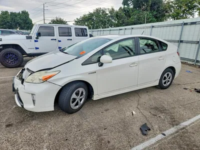 2014 TOYOTA PRIUS TWO, фото 1, лот 10529582