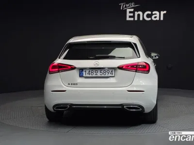 2022 Mercedes-Benz A-Class A220 Hatchback, фото 2, лот 10037624