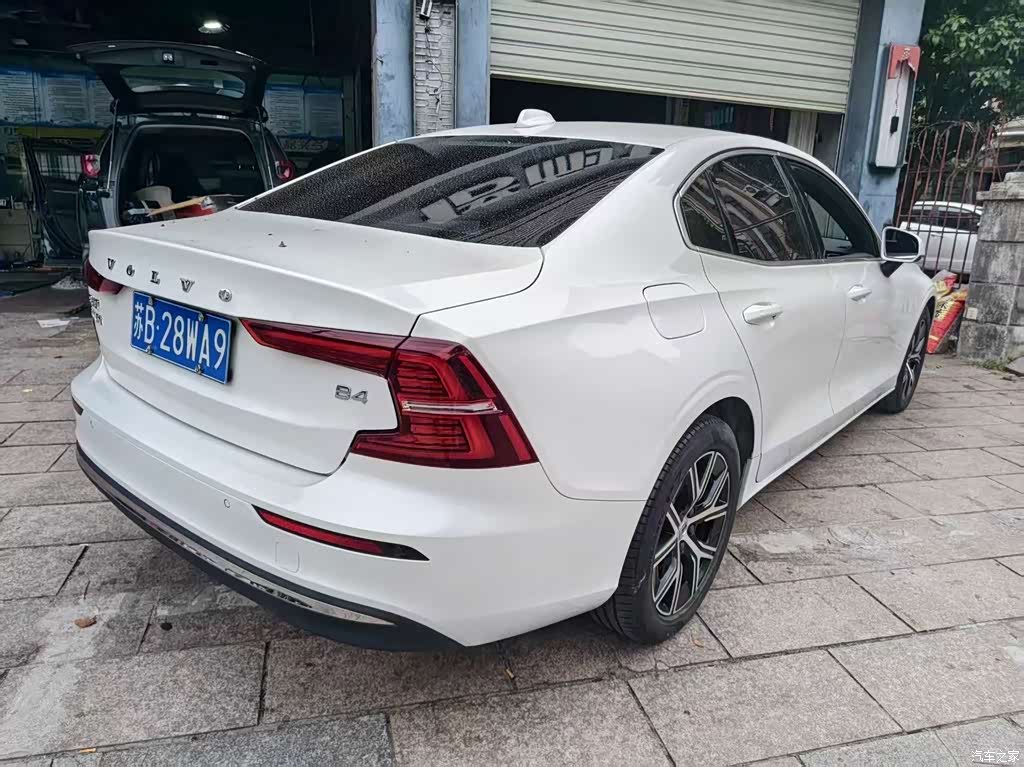 2023 Volvo S60 B4 Smart Comfort Luxury Edition, фото 4, лот 11215516