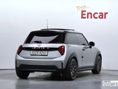 2025 Mini Cooper Favoured, фото 2, лот 10201308