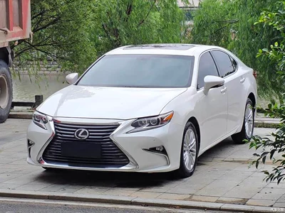2015 Lexus ES 200 Elite Edition, фото 1, лот 10313693