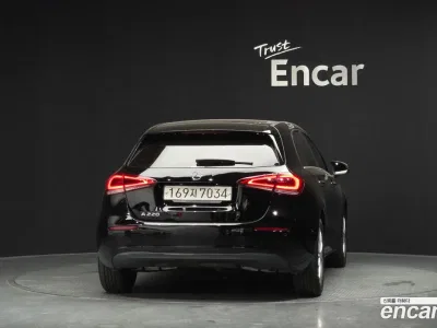 2019 Mercedes-Benz A-Class A220 Hatchback, фото 2, лот 10039327