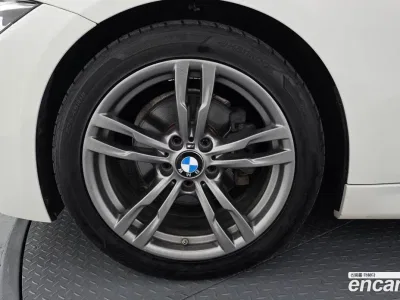 2018 BMW 3-Series 320i M Sport, фото 4, лот 10039971