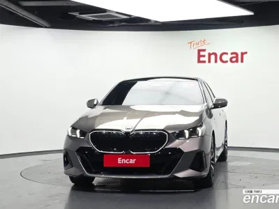 2025 BMW 5-Series 530e M Sport, фото 3, лот 10222243