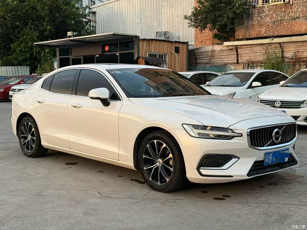 2022 Volvo S60 B4 Smart Comfort Luxury Edition, фото 3, лот 11217401