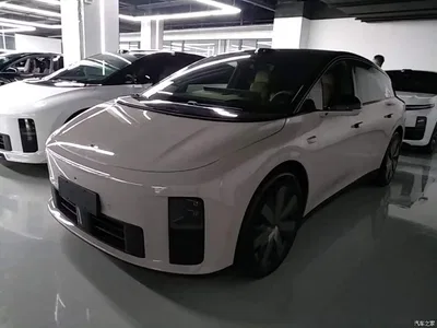 2025 Li Auto i6 4WD Base Model, фото 1, лот 10447639