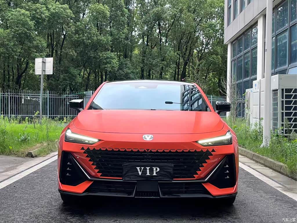 2023 Changan UNI-V 1.5T Luxury Edition, фото 2, лот 11202720