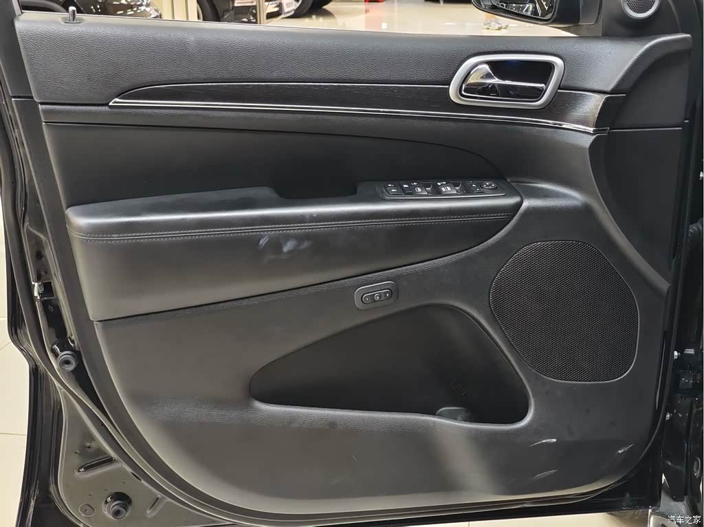 2017 Jeep Grand Cherokee (Import) 3.0L Comfort Navigation Edition, фото 4, лот 11215955