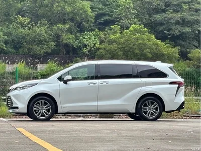 2024 Toyota Sienna 2.5L Hybrid 4WD Premium Edition, фото 4, лот 10478579