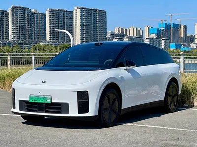 2025 Li Auto i6 2WD Base Model, фото 1, лот 10446192