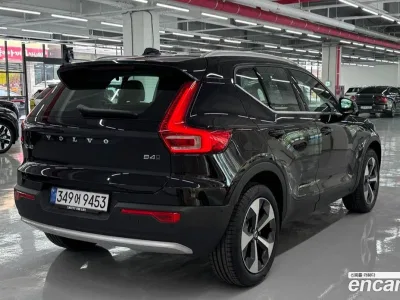 2025 Volvo XC40 B4 Ultra Bright, фото 2, лот 10115300