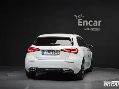 2023 Mercedes-Benz A-Class A220 Hatchback, фото 2, лот 10038316