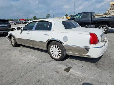 2004 LINCOLN TOWN CAR EXECUTIVE, фото 2, лот 10979354