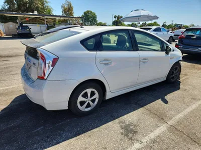 2015 TOYOTA PRIUS TWO, фото 3, лот 10519205
