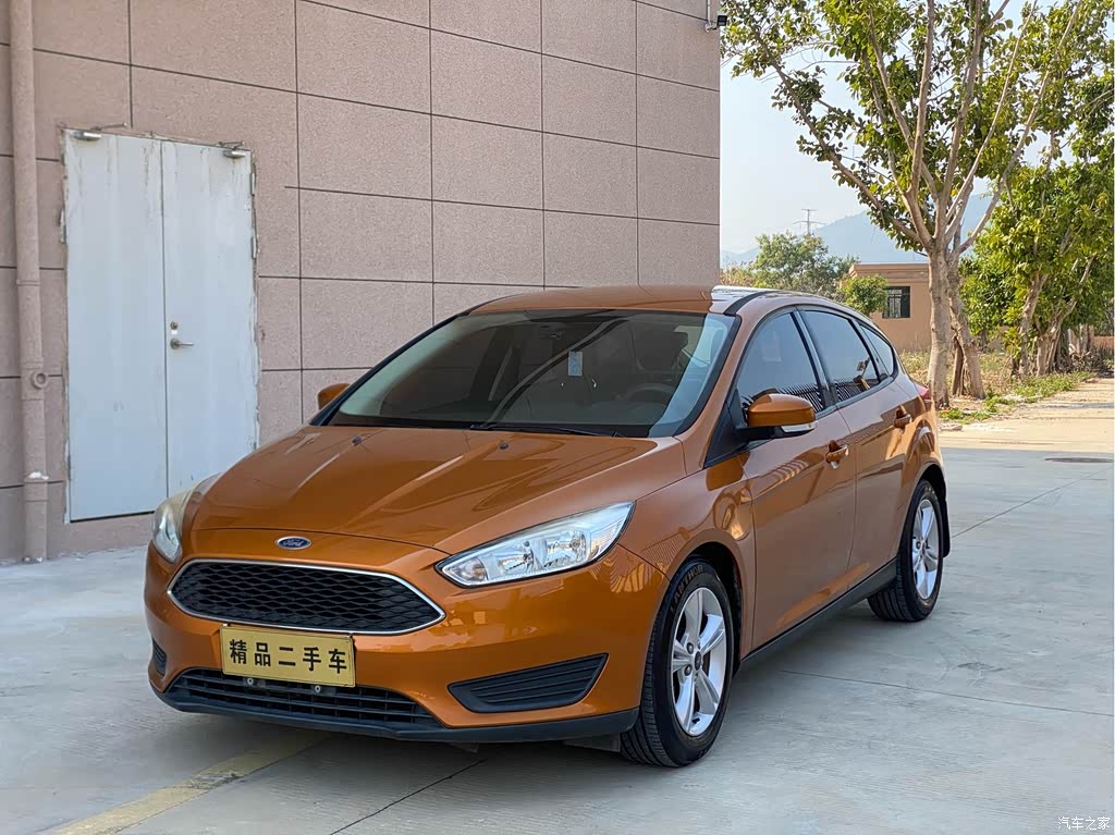 2018 Ford Focus Hatchback Classic 1.6L Automatic Comfort Smart Edition, фото 1, лот 11228187