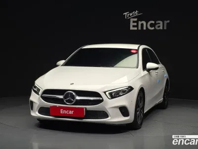 2021 Mercedes-Benz A-Class A220 Hatchback, фото 2, лот 10040175
