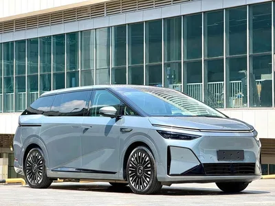 2025 XPeng X9 Extended Range Edition, фото 4, лот 10376924