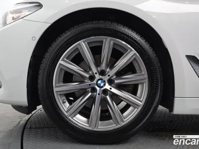 2018 BMW 5-Series 520i Luxury, фото 3, лот 10072553