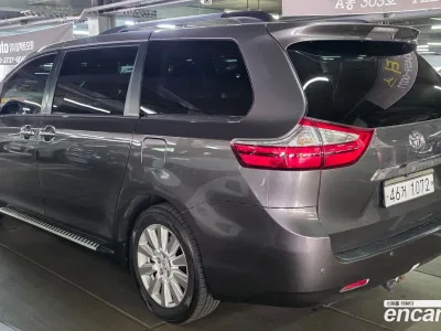2017 Toyota Sienna 3.5 AWD, фото 2, лот 10222437