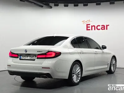2021 BMW 5-Series 520i Luxury, фото 1, лот 10057844