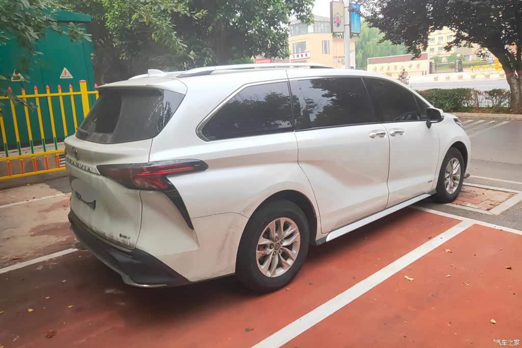 2024 Toyota Granvia 2.5L Hybrid Comfort, фото 3, лот 11200633