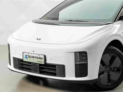 2025 Li Auto i6 2WD Base Model, фото 2, лот 10445065