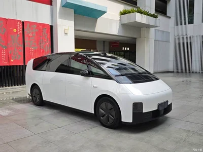 2025 Li Auto MEGA Model Home Family Special Edition, фото 2, лот 10445925