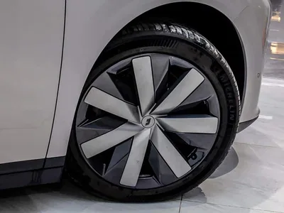 2025 Li Auto Li i8 Standard Edition, фото 3, лот 10825698