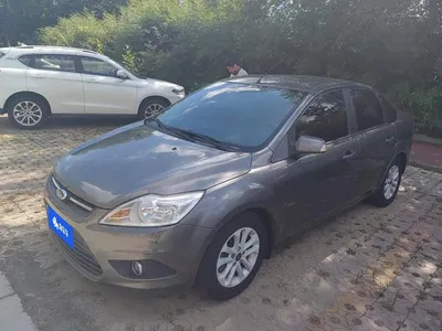 2013 Ford Focus Sedan Classic 1.8L Manual Base, фото 1, лот 10685152