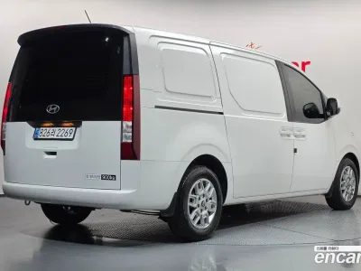 2025 Hyundai Staria Cargo 3-Seater, фото 2, лот 10769941