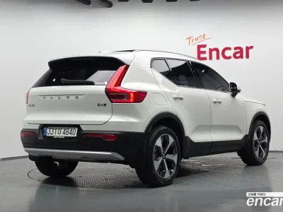2024 Volvo XC40 B4 Ultimate Bright, фото 2, лот 10127325
