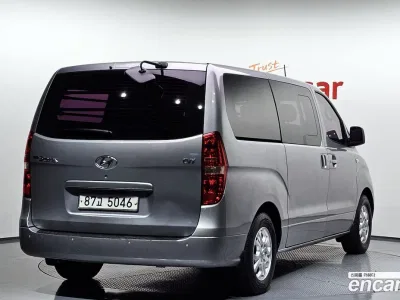 2013 Hyundai Starex 5-Seater VAN, фото 1, лот 10192813