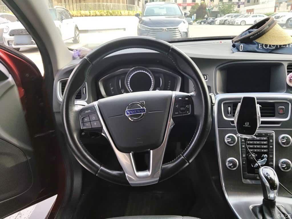 2015 Volvo V60 T5 Momentum, фото 3, лот 10367869