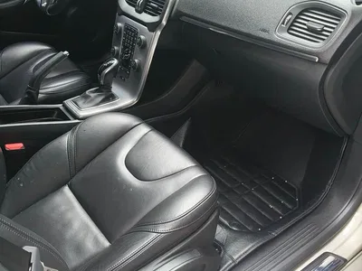 2017 Volvo V40 T3 R-Design, фото 3, лот 10352591