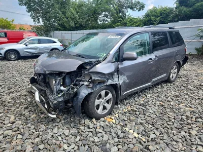 2017 TOYOTA SIENNA LE, фото 1, лот 10539683