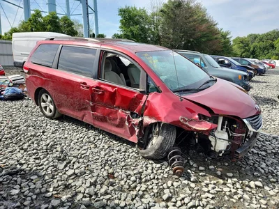 2011 TOYOTA SIENNA LE, фото 4, лот 10504462