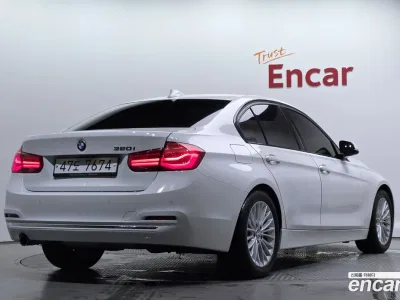 2018 BMW 3-Series 320i Luxury, фото 1, лот 10050394