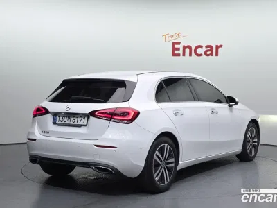 2022 Mercedes-Benz A-Class A220 Hatchback, фото 1, лот 10042221
