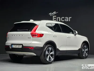2025 Volvo XC40 B4 Ultra Bright, фото 2, лот 10116282