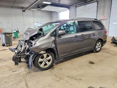 2015 TOYOTA SIENNA LE, фото 1, лот 10510210