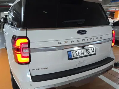 2022 Ford Expedition Platinum 4WD, фото 2, лот 10121319