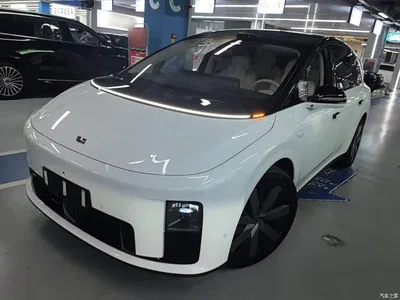 2025 Li Auto Li i8 Standard Edition, фото 1, лот 10822633