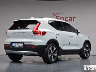 2025 Volvo XC40 B4 Ultra Bright, фото 1, лот 10218716