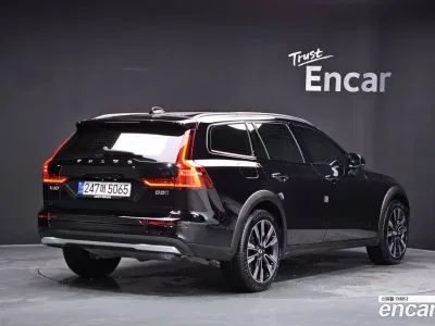 2025 Volvo V60 B5 Ultra AWD, фото 1, лот 10224489