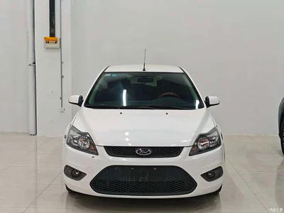 2013 Ford Focus Hatchback Classic 1.8L Manual Base, фото 2, лот 10280834