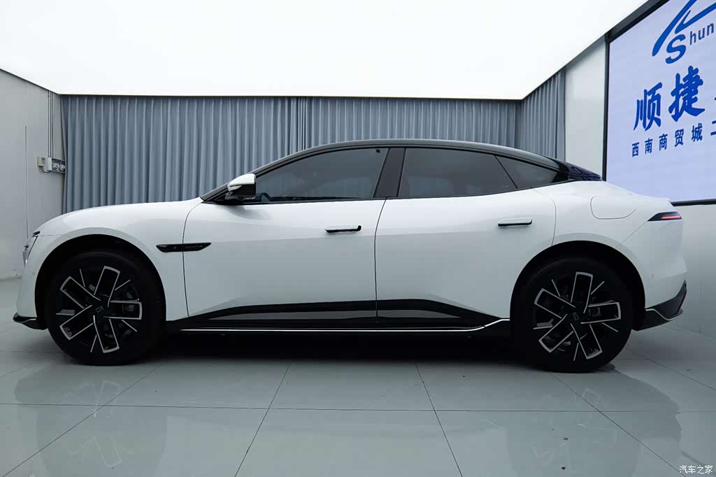 2025 Avatr 06 Max Pure Electric Version, фото 2, лот 10402848