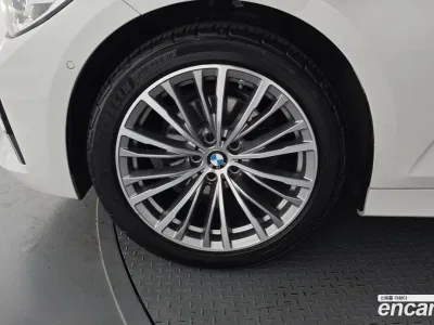 2022 BMW 3-Series 320i Luxury, фото 3, лот 10039141