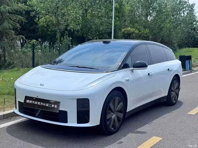 2025 Li Auto i6 4WD Base Model, фото 1, лот 10446049