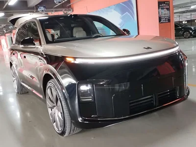 2026 Li Auto Li Xiang L9 Base Model, фото 3, лот 10830377