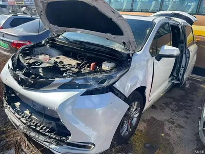 2024 Toyota Sienna 2.5L Hybrid 4WD Premium Edition, фото 4, лот 10323993